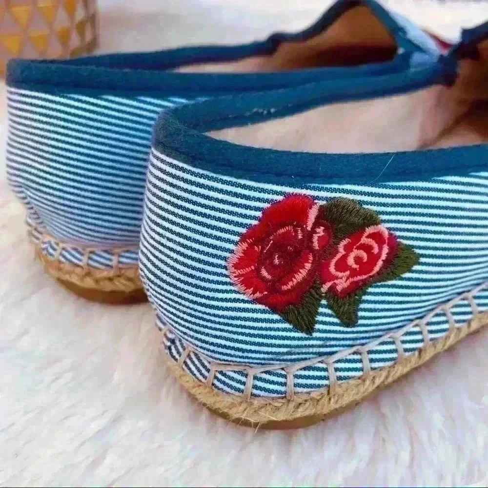 CHARTER CLUB Blue Pin‎ Stripe Rose Embroidered Espadrille Comfort Shoe (8M)